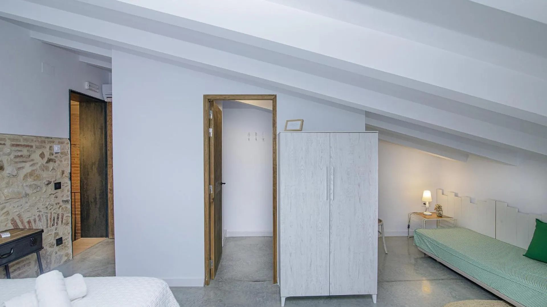 Can Serra 1786 Llagostera Farm stay